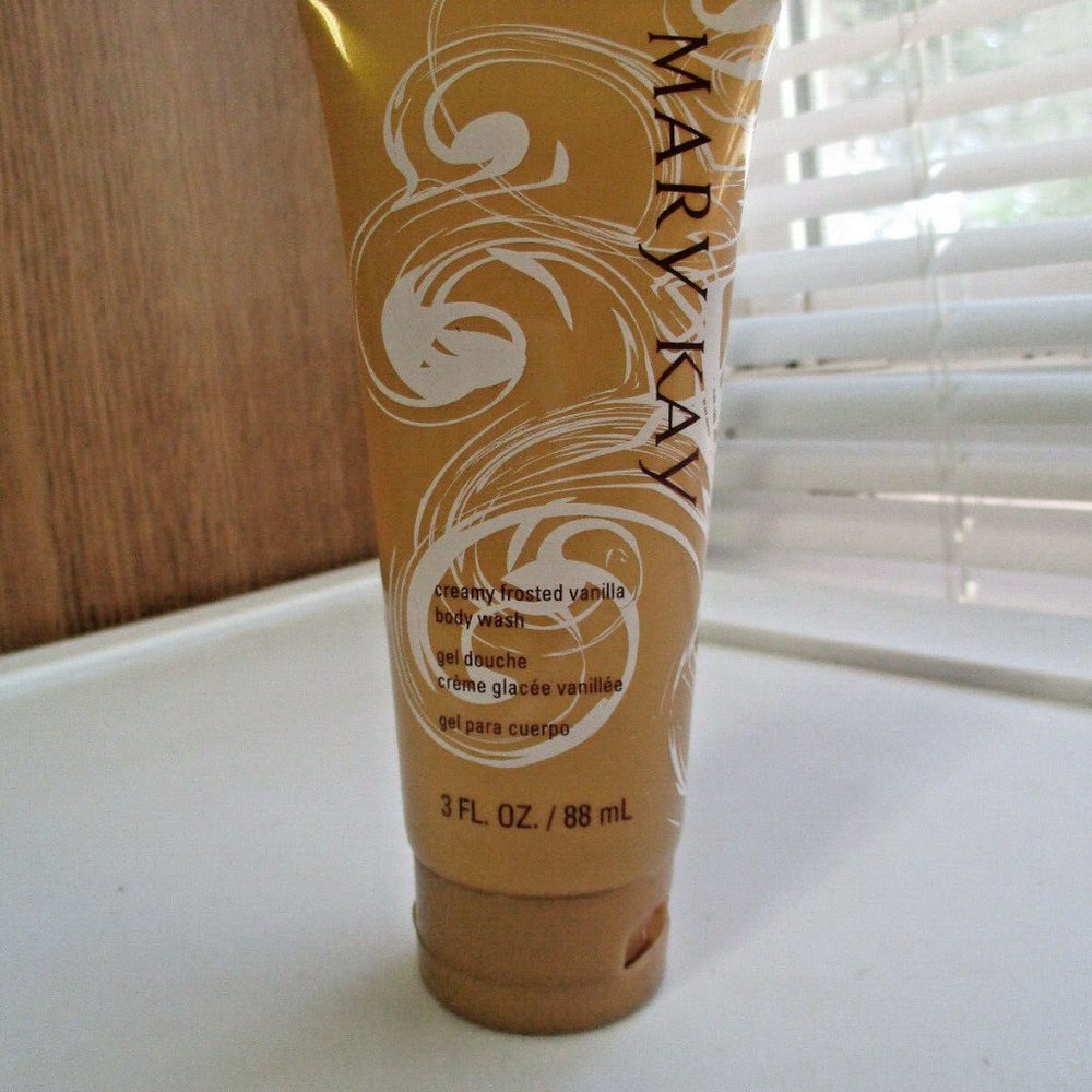 COPY - Mary Kay ~ CREAMY FROSTED VANILLA BODY WASH